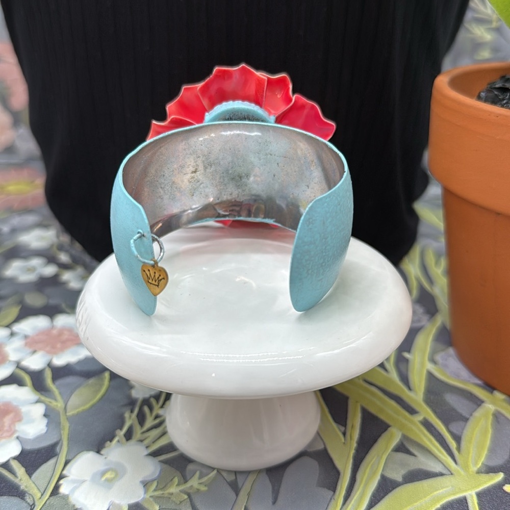 đź‘‘Adorned Crown Jewelry assemblage enamel salmon flower on teal cuff bracelet - Picture 3 of 11